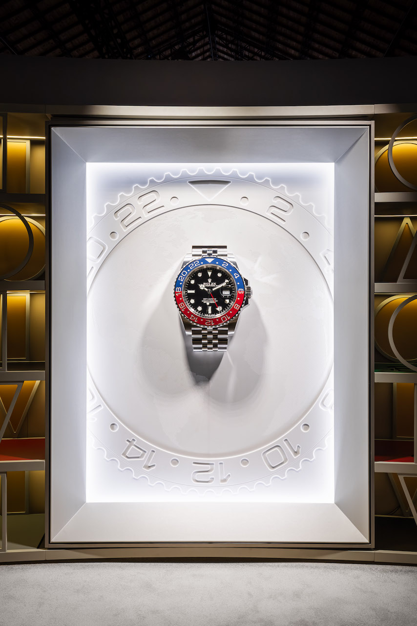 勞力士 GMT-Master「穿越時區」展覽展示來自瑞士的大型GMT-Master腕錶 (2)。